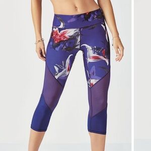 Fabletics mid rise mesh power hold capri leggings size M